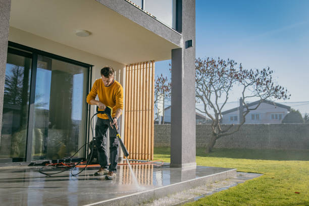 Best Pool Deck Cleaning  in Iron River, MI